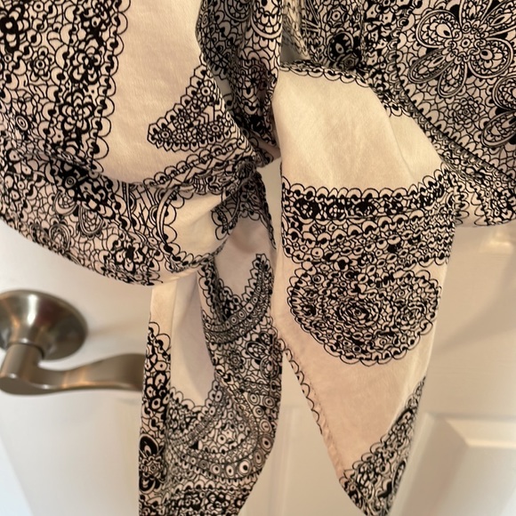 FINLEY BLACK AND WHITE PAISLEY TIE FRONT BUTTON DOWN LONG SLEEVE TOP BLOUSE SZ M - Picture 11 of 13